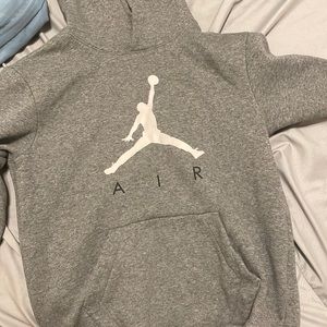 Gray Jordan hoodie, New hoodie nothing wrong with it fits good ,feels good.